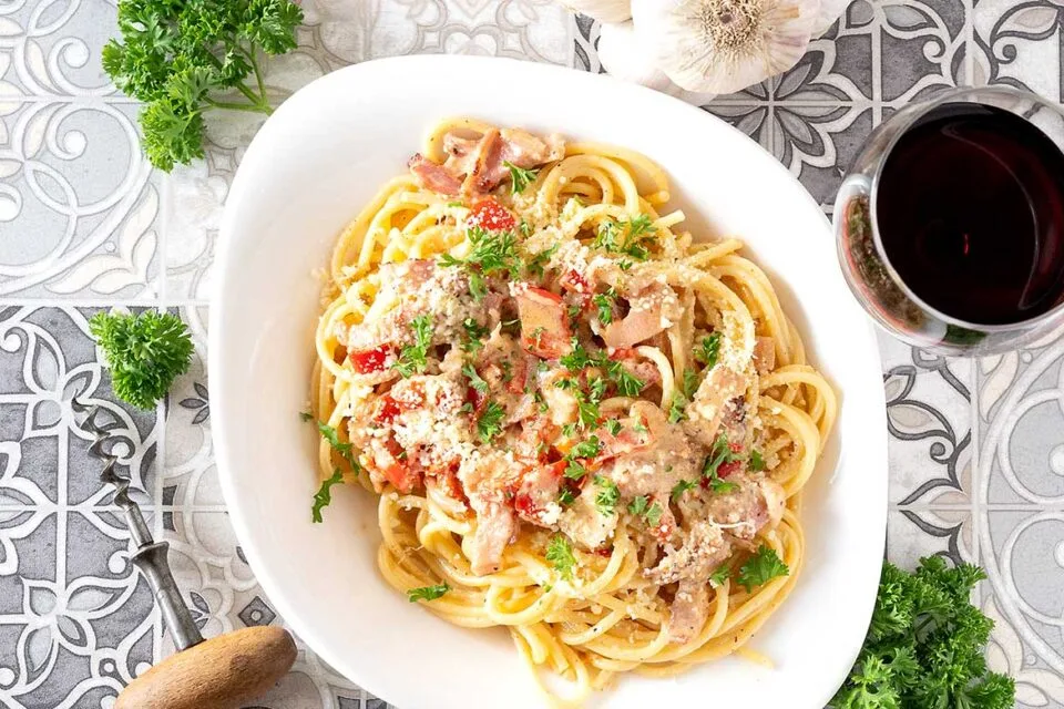 Antti Rinne pekonipasta