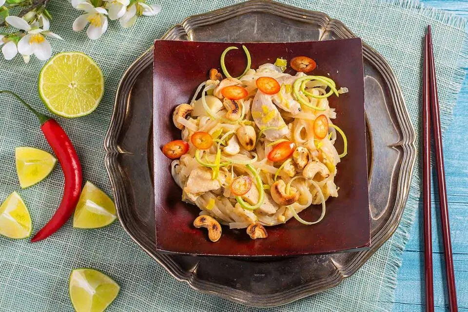Pad thai - paistetut nuudelit