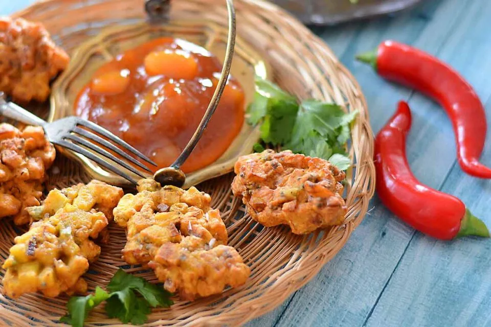 Pakorat eli friteeratut kasvispyörykät