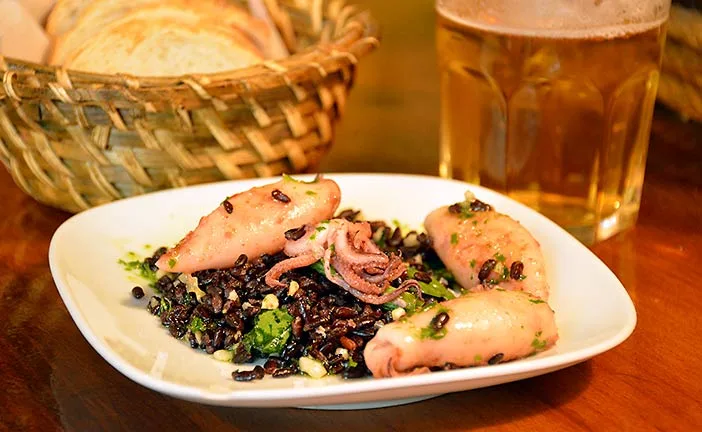 Malagan ravintolat El Tapeo de cervantes mustekala