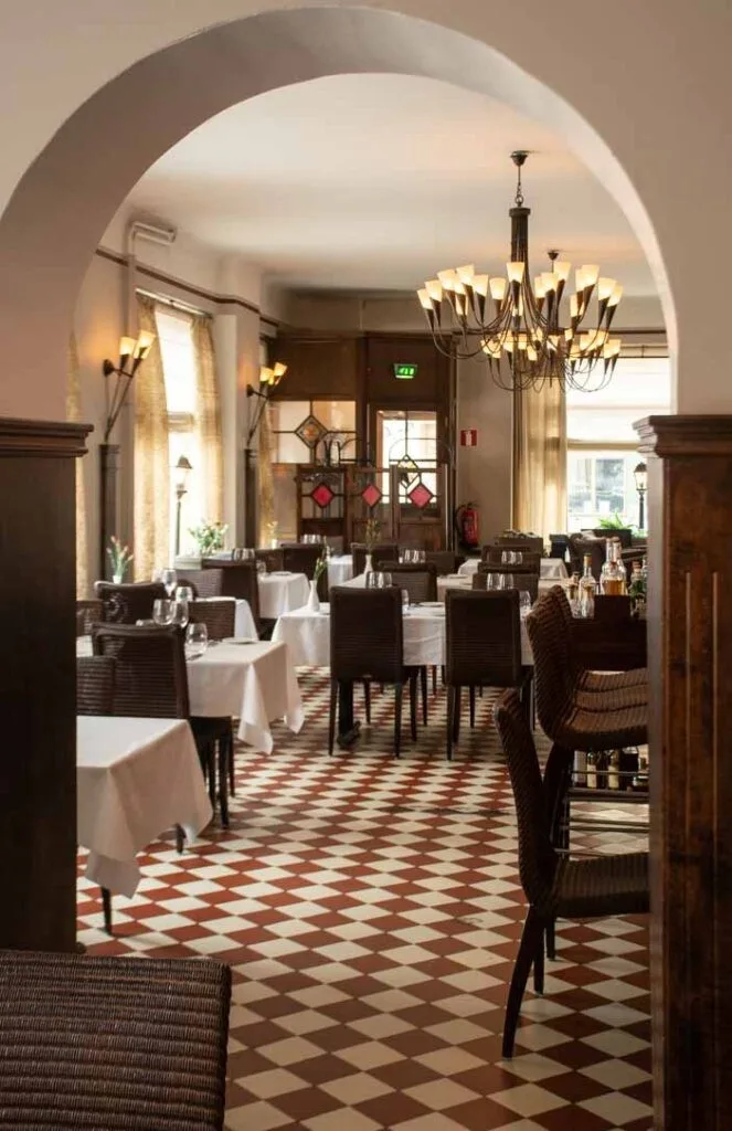 Ravintola Roux iso sali