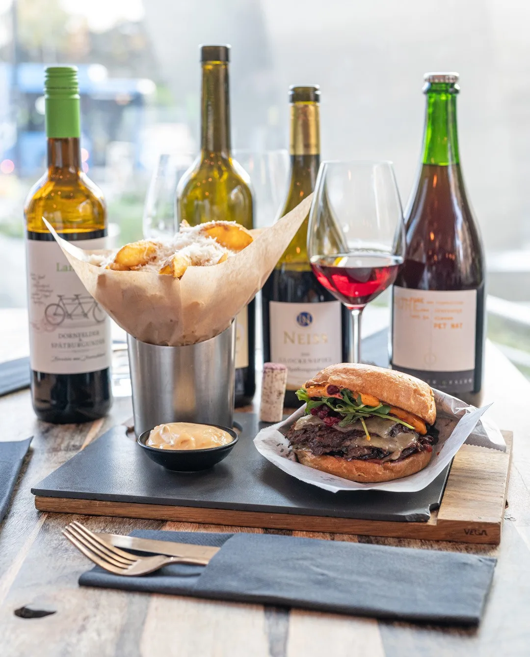 Burgers & Wine - karhuburger 